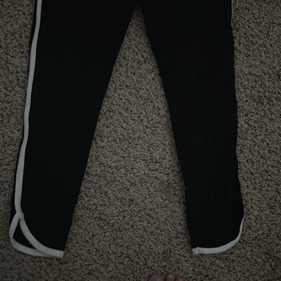 Womens size Large PINK Victoria’s Secret black Yoga legging with white stripe - Picture 3 of 6